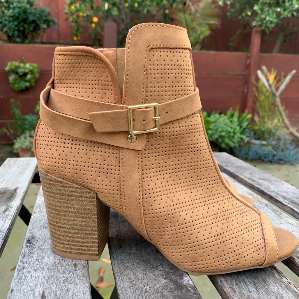LikeNew Qupid FF12 Women Nubuck Perforated Booties